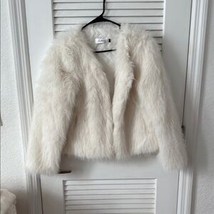 Elegant Faux Fur Jacket in white